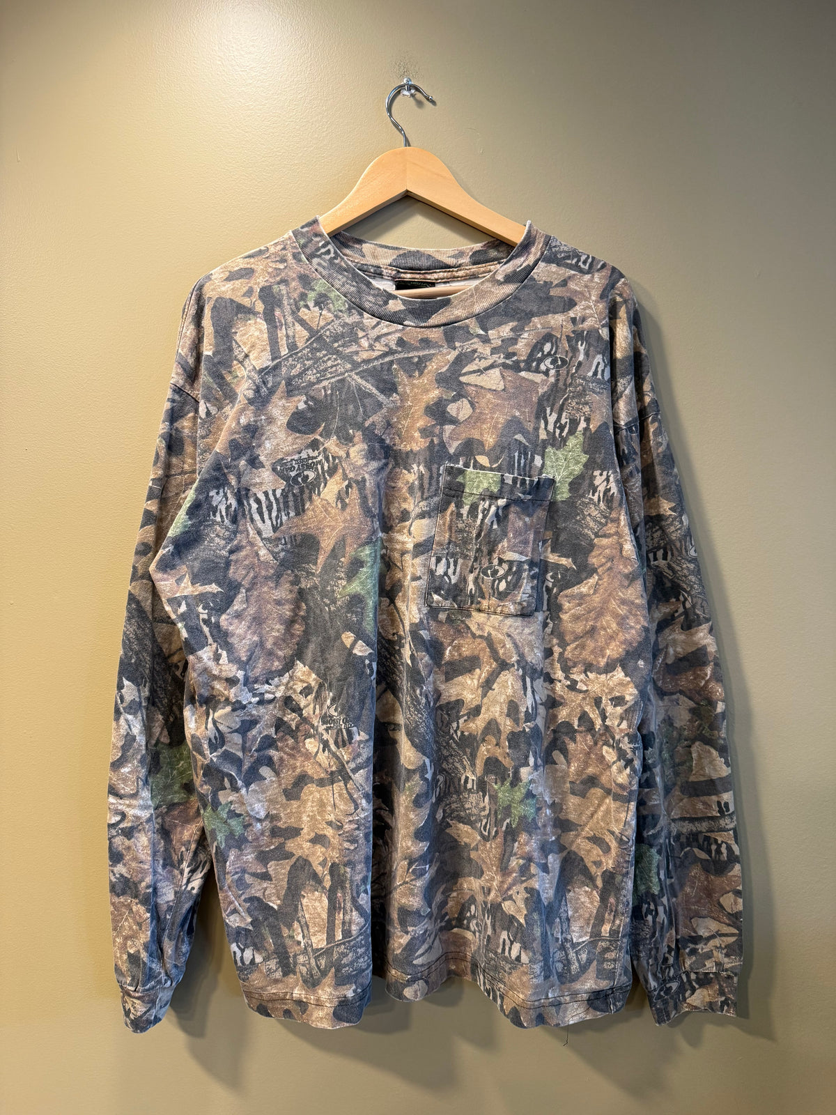 Vintage Mossy Oak Forest Floor Tree Camo Long-Sleeve Pocket T-Shirt- XL