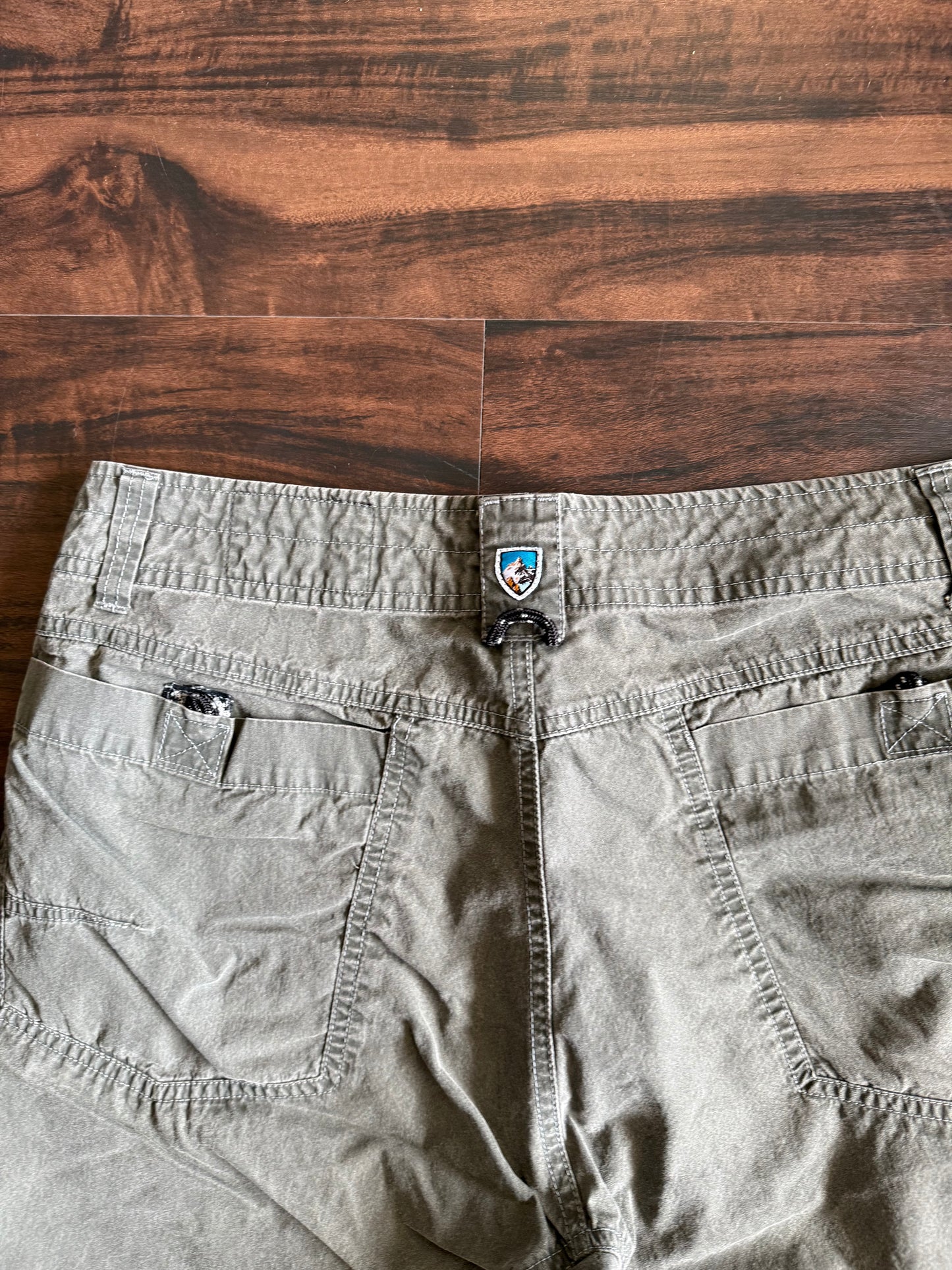 Vintage Kuhl Dark Green Outdoorsy Shorts- 33