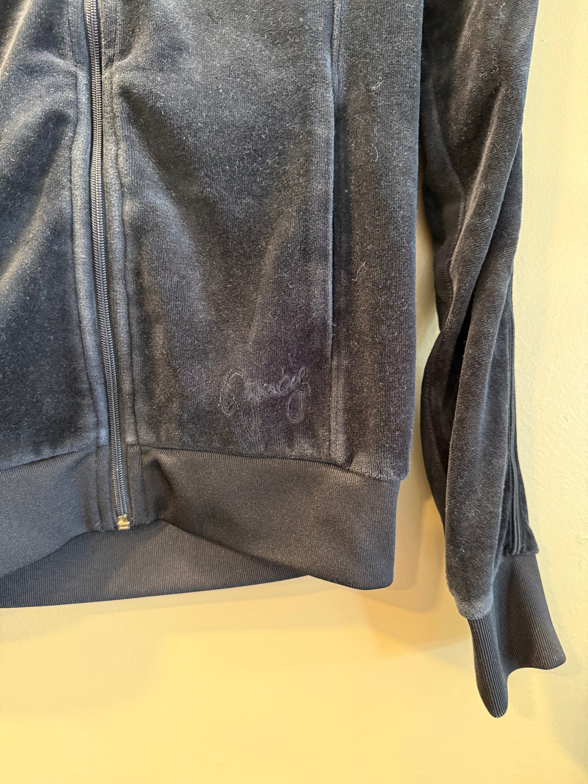 Vintage Juicy Couture Black Velour Zip-Up Hoodie Sweatshirt- L