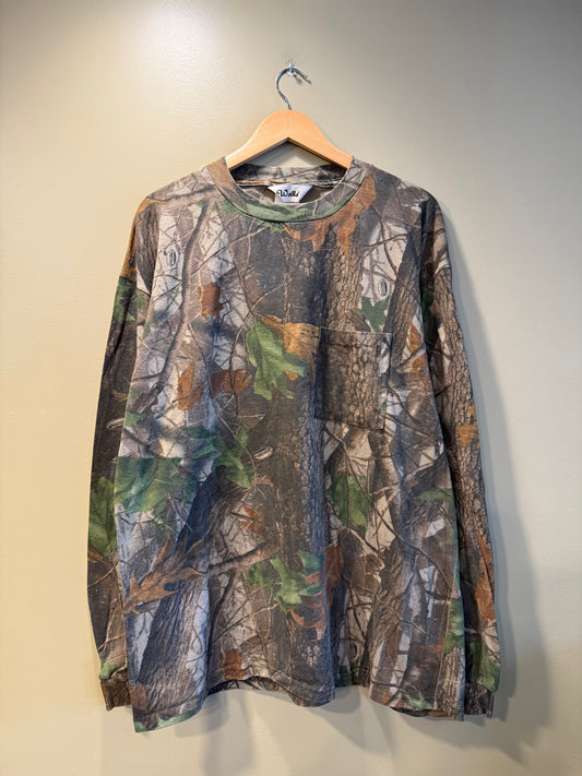 Vintage Walls RealTree Hardwoods Camo Long-Sleeve Pocket T-Shirt- XL