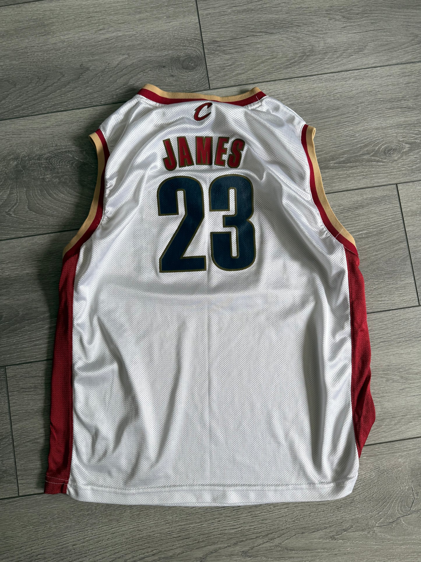 Vintage LeBron James Cleveland Cavaliers NBA Basketball White Jersey- M