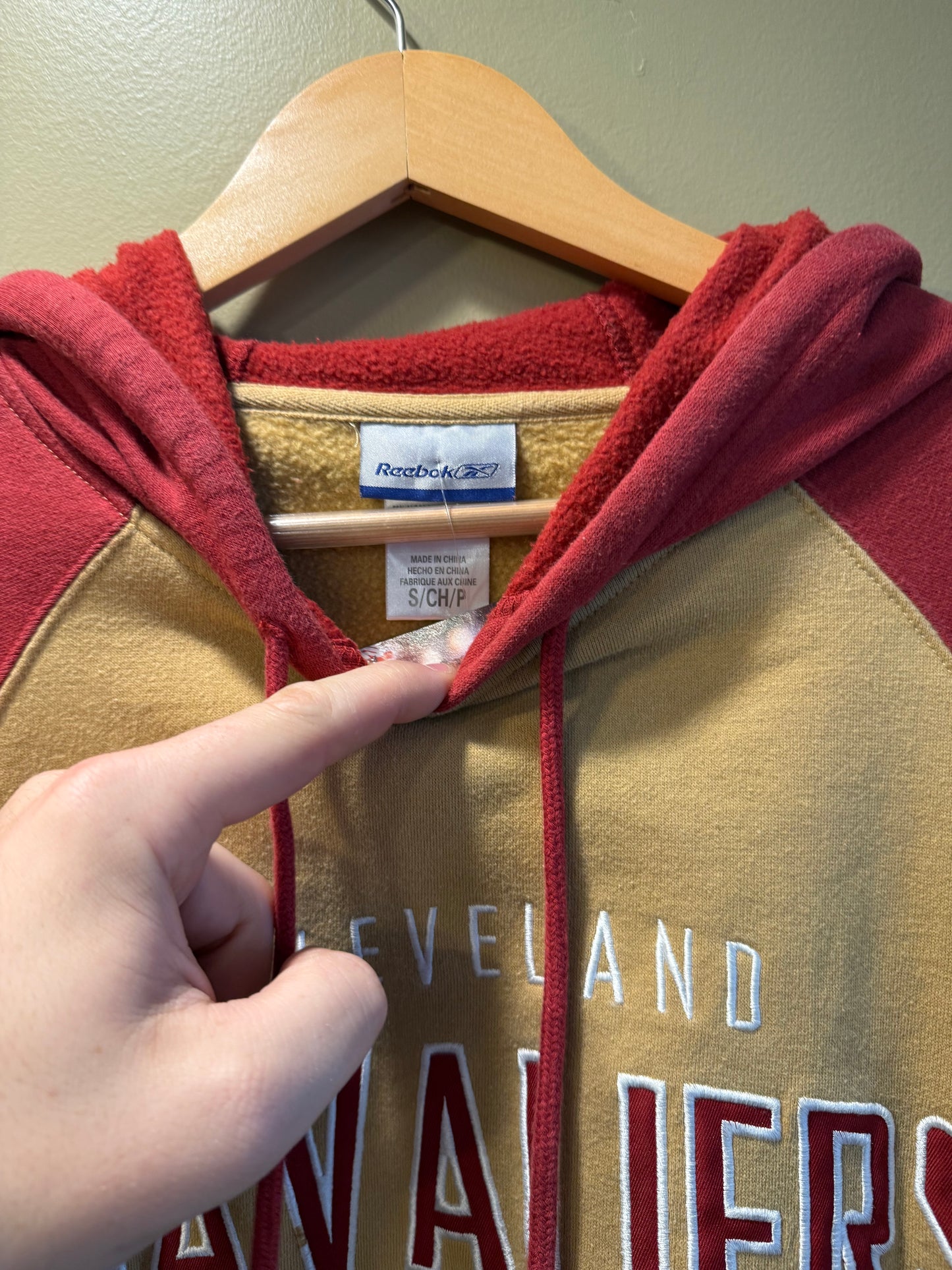 Vintage Y2K Cleveland Cavaliers Gold & Red Hoodie Sweatshirt- S