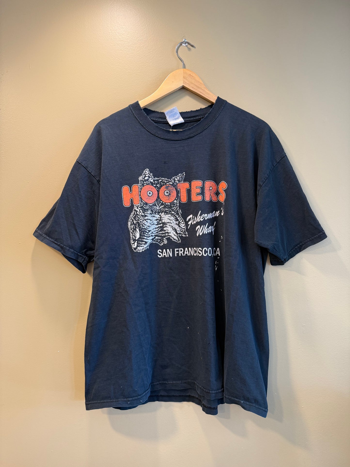 Vintage Hooters San Francisco Fisherman’s Wharf Distressed T-Shirt- XL