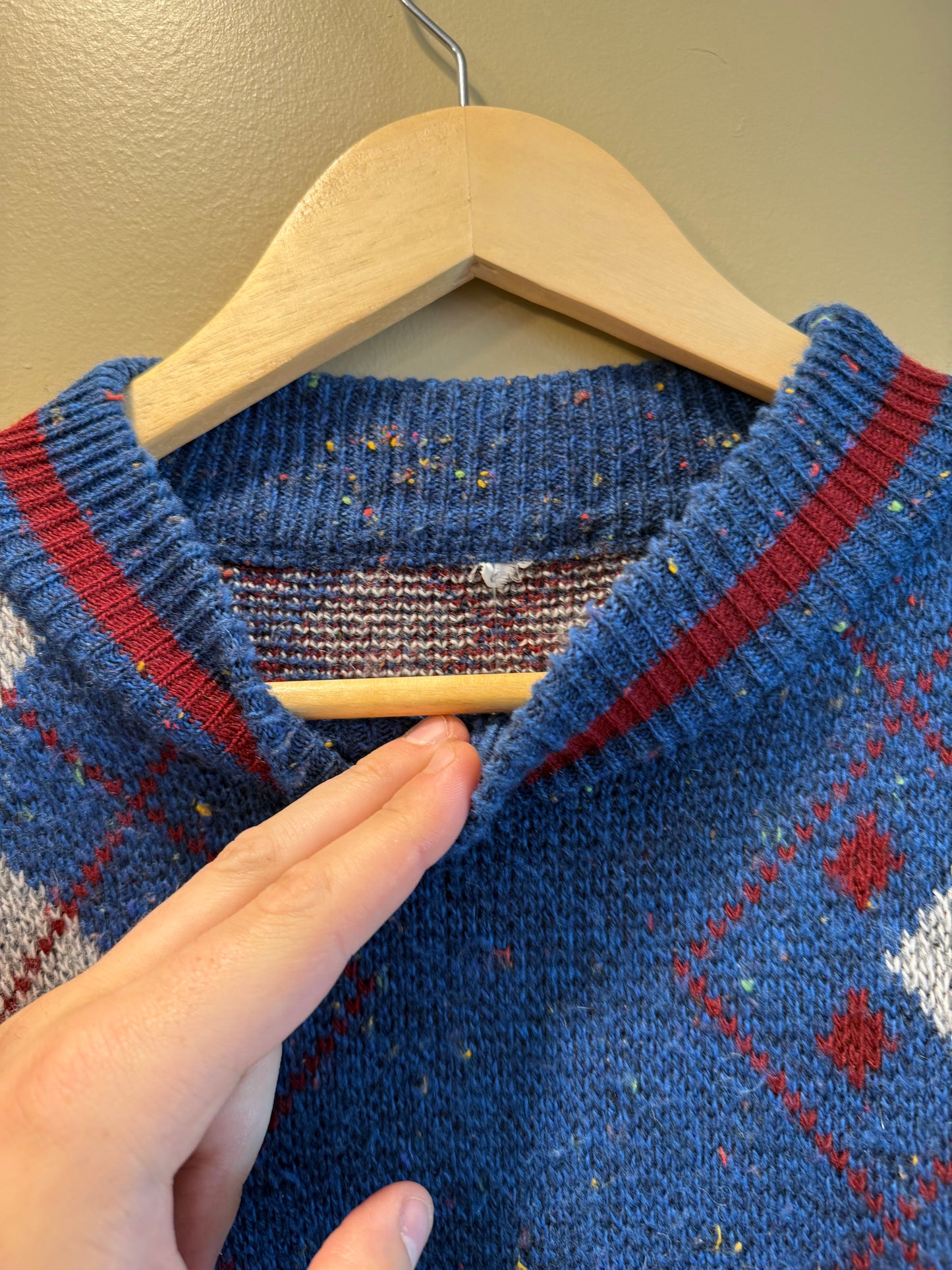 Vintage Blue & White Patterned Sweater- L