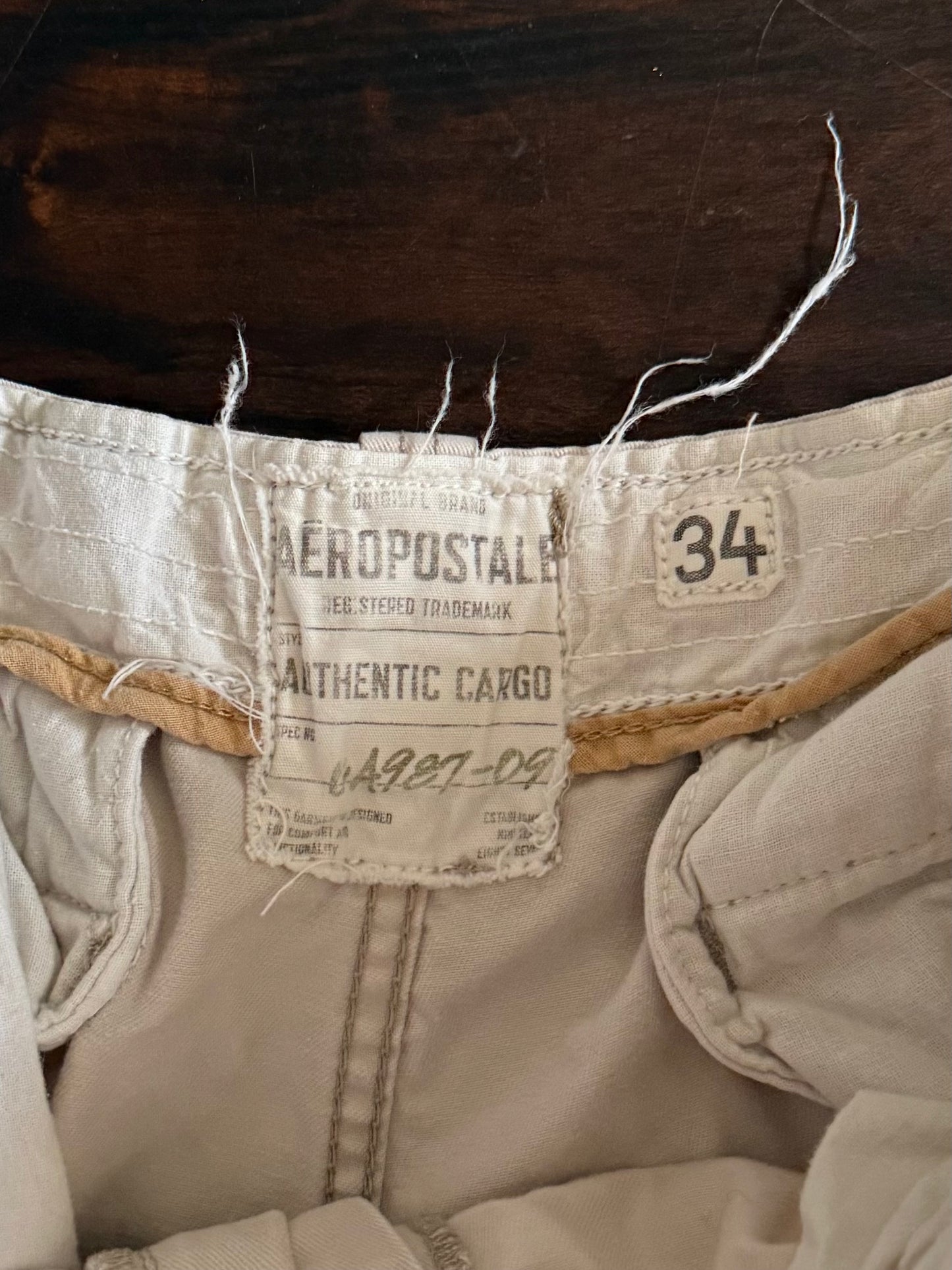 Vintage Y2K Aeropostale Baggy White Cargo Shorts- 34