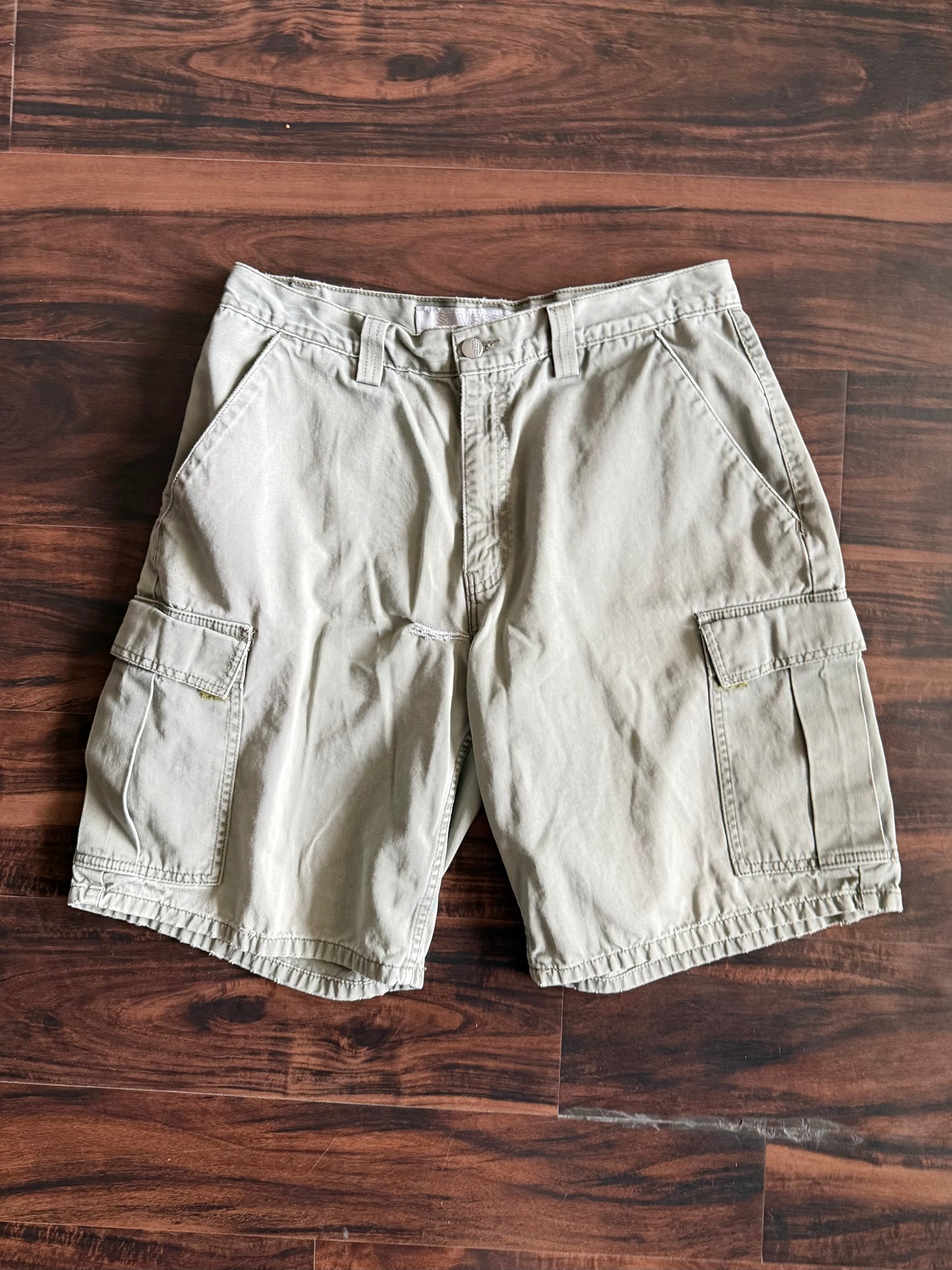 Vintage Y2K Levi’s Silvertab Gray Cargo Shorts- 33