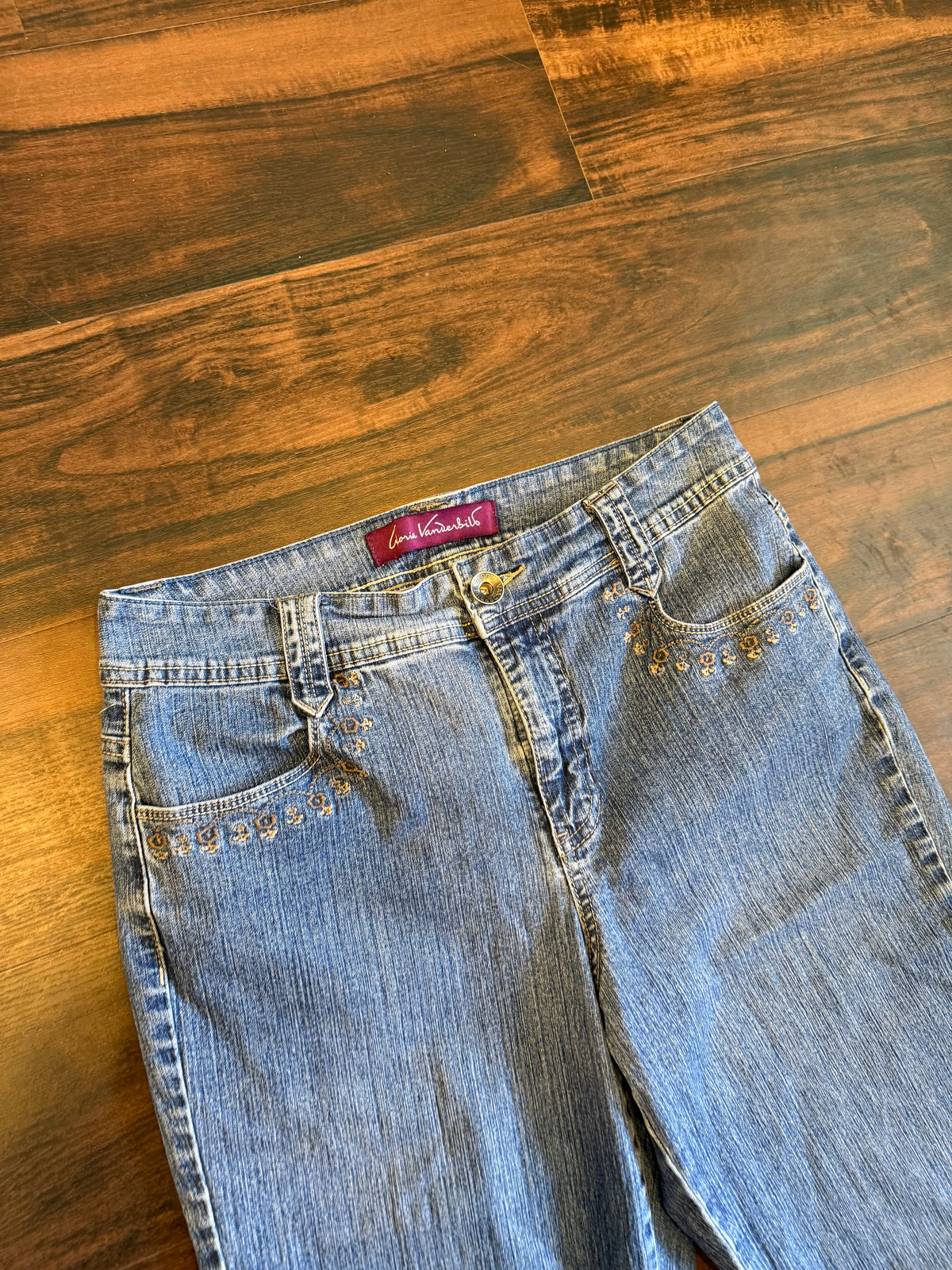 Vintage Gloria Vanderbilt Low Rise Floral Embroidered Denim Capris- 30x16