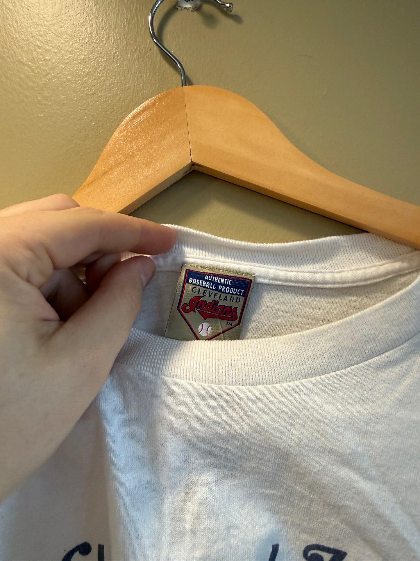 Vintage Cleveland Indians White American League Distressed T-Shirt- XL