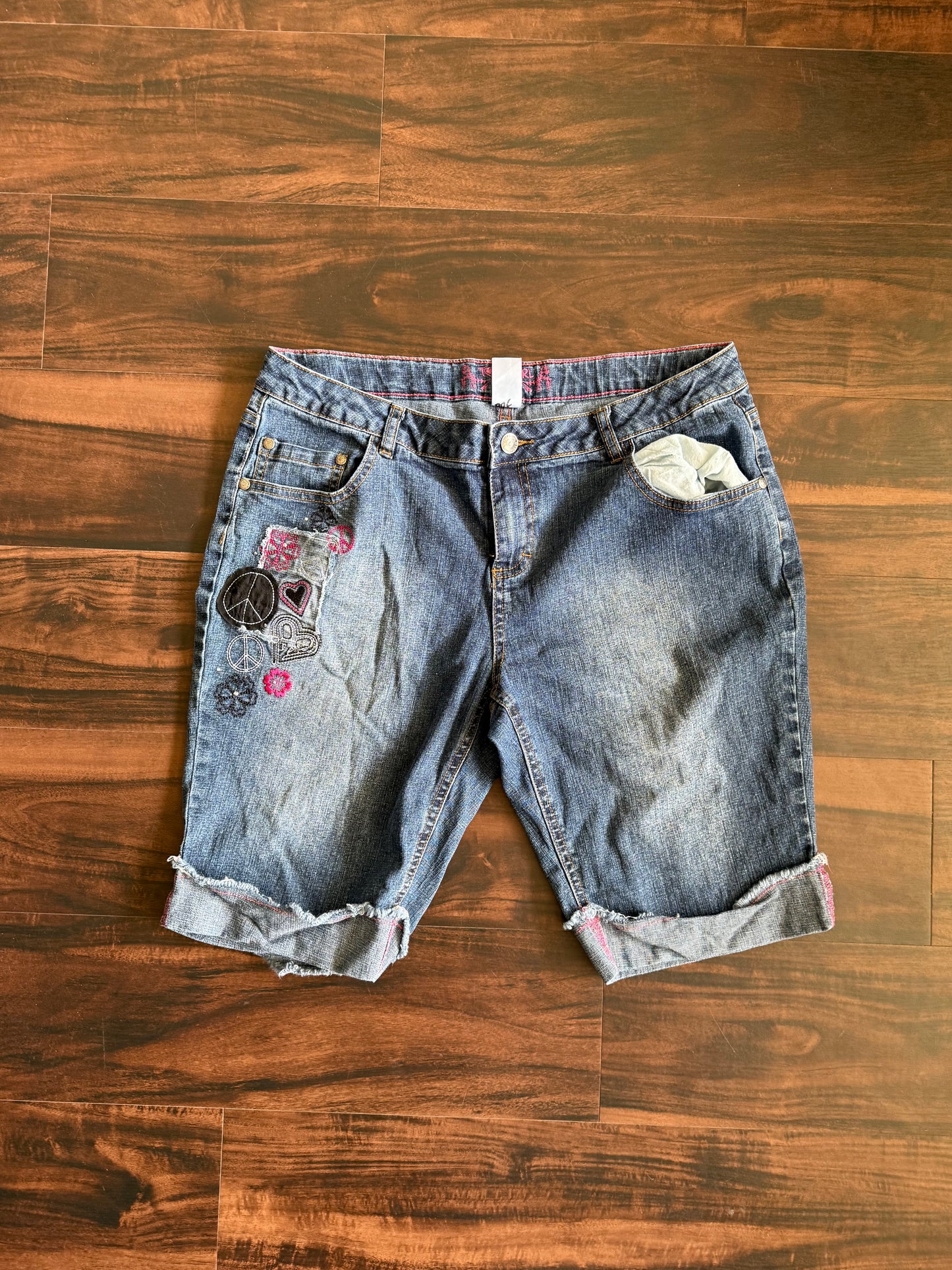 Vintage Y2K Total Girl Embroidered Denim Capri Shorts- 34