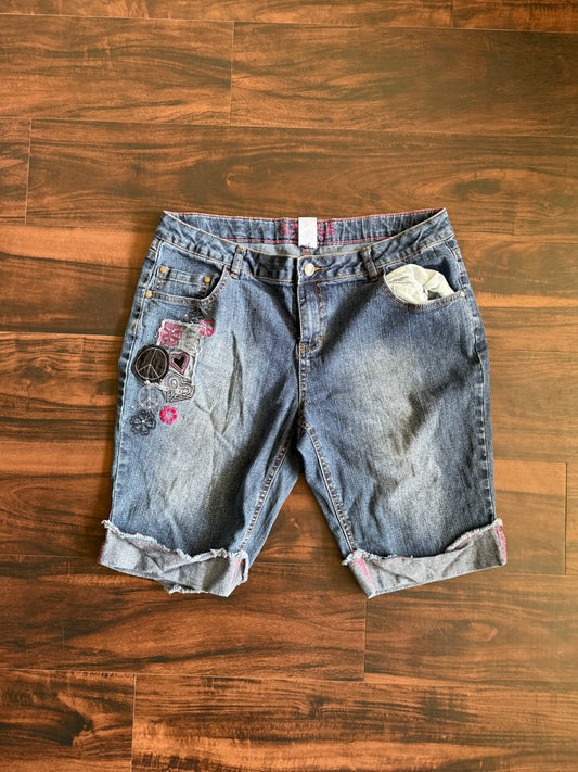 Vintage Y2K Total Girl Embroidered Denim Capri Shorts- 34