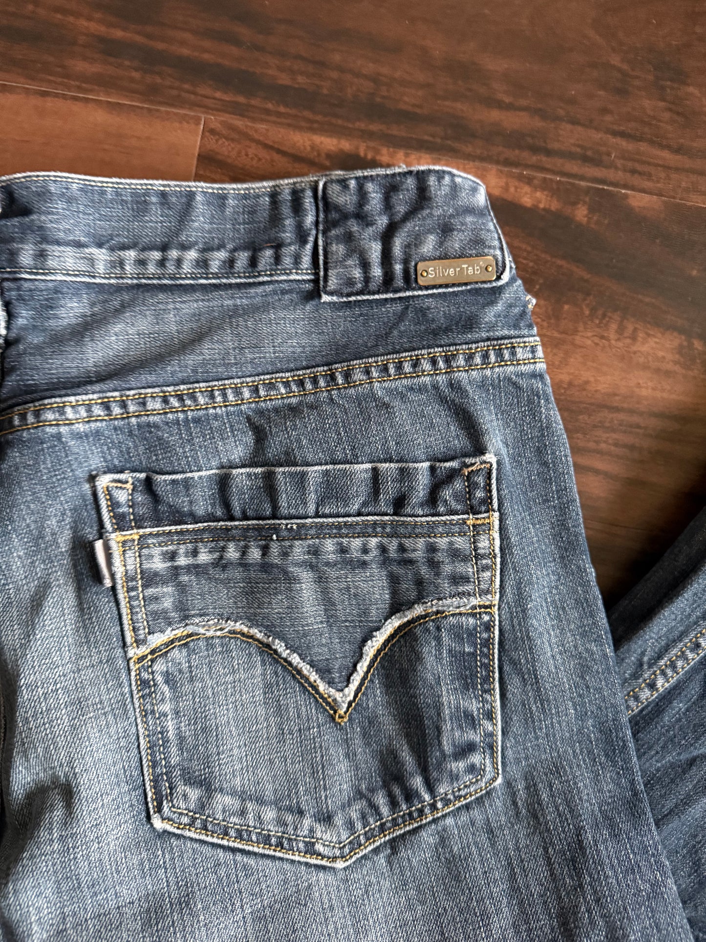 Vintage Y2K Levi’s Silvertab Straight Fit Streetwear Denim Jeans- 36x33