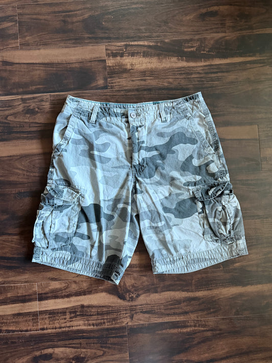 Vintage Y2K Route 66 Gray & Black Camouflage Cargo Shorts- 34