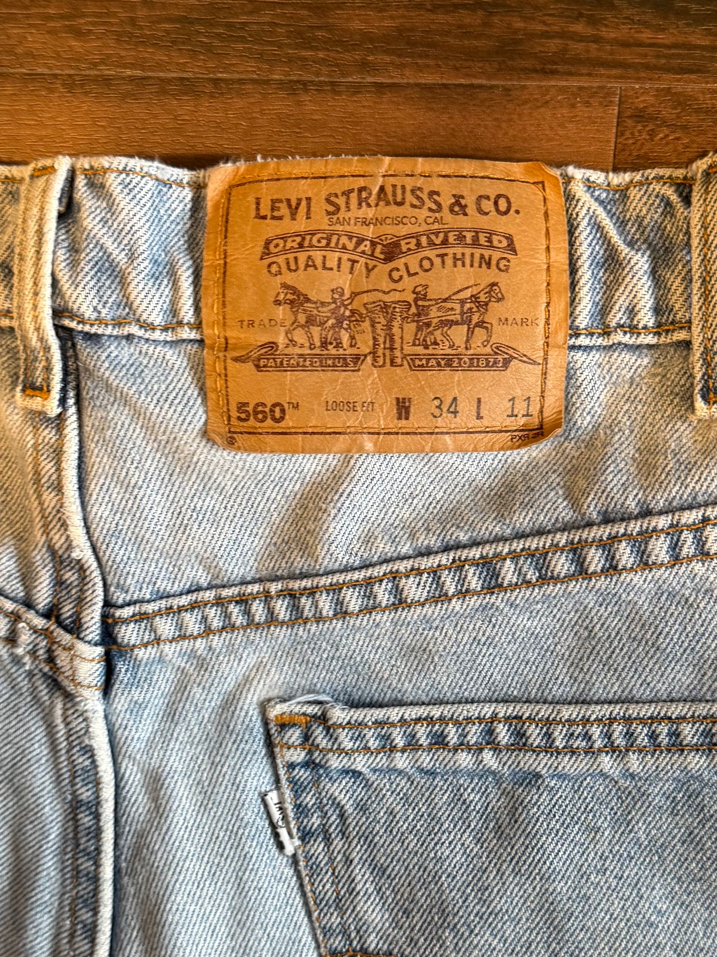 Vintage Levi’s White Tab Light Wash Denim Jean Shorts- 33