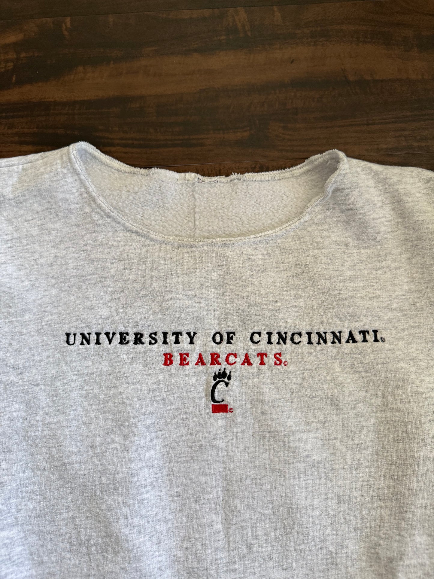 Vintage University of Cincinnati Bearcats Cropped Crewneck Sweatshirt- XL
