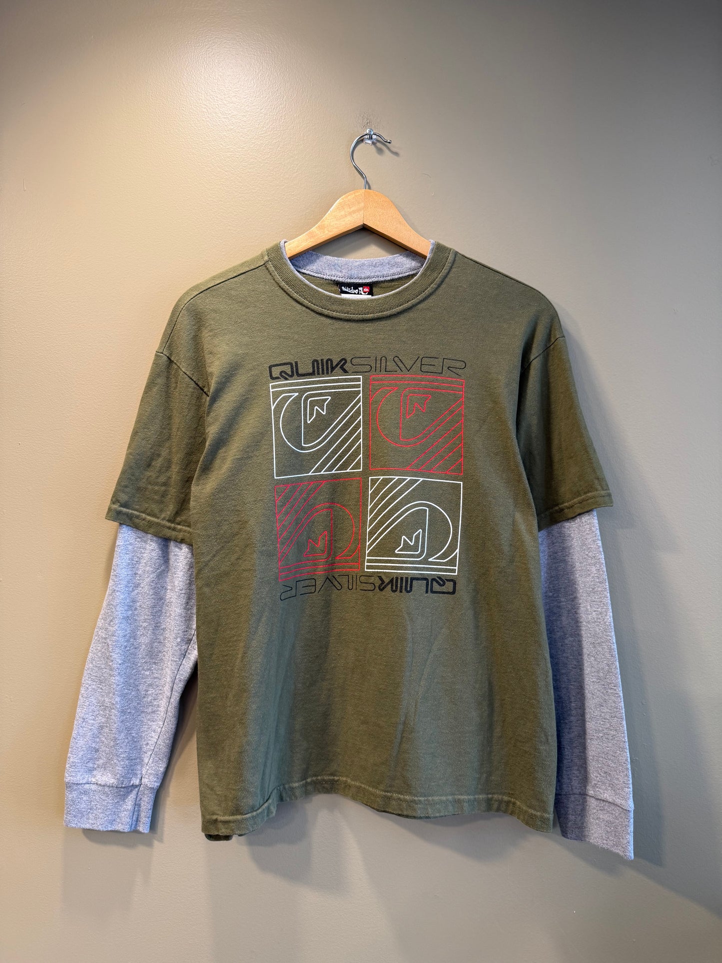 Vintage Quiksilver Surfwear Green Long Sleeve T-Shirt- S/M