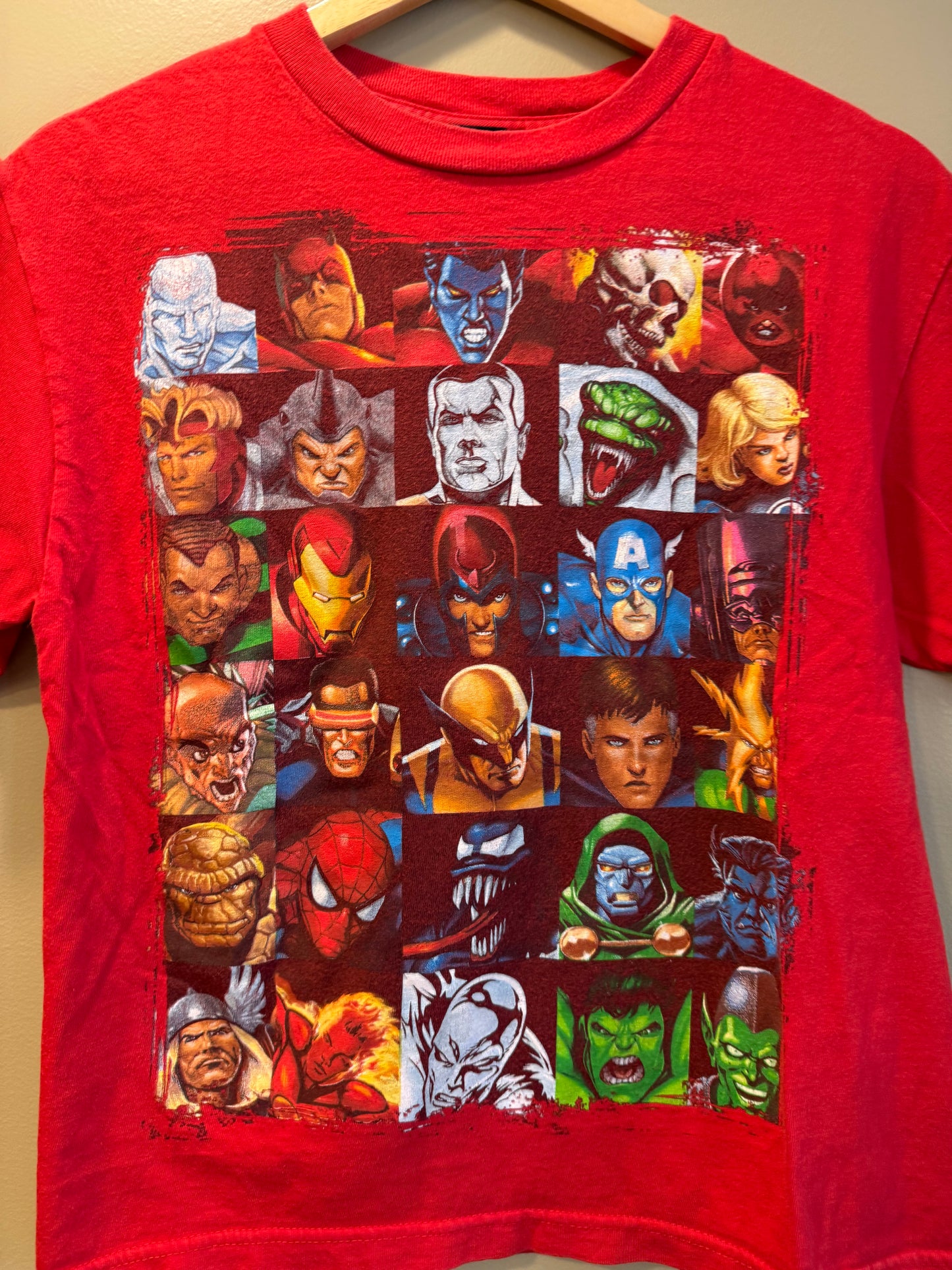 Vintage Y2K Marvel Comics Red T-Shirt- S/M