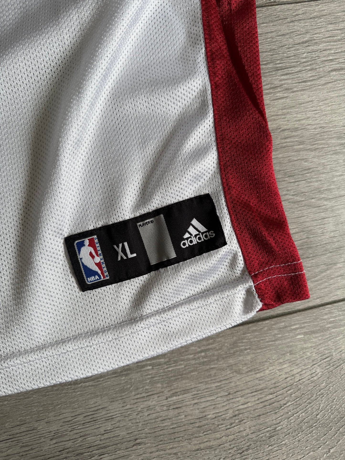 Vintage LeBron James Cleveland Cavaliers NBA Basketball White Jersey- M
