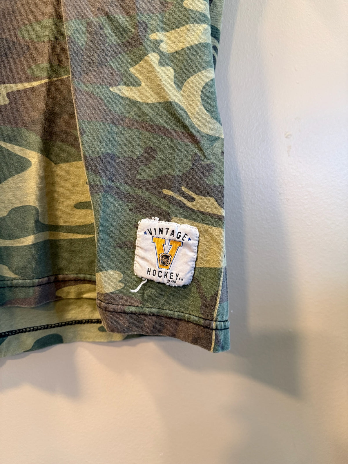 Vintage Winnipeg Jets NHL Hockey Camo Ringer Tee T-Shirt - XL