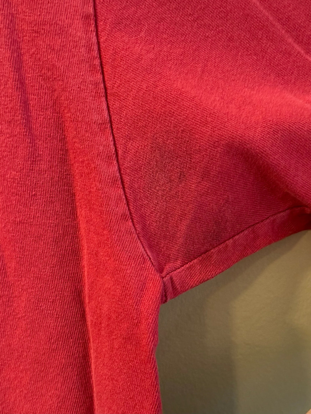 Vintage Levi Strauss Signature Red Poker Distressed T-Shirt - L