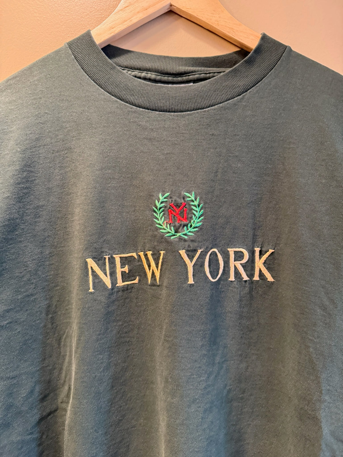 Vintage New York Gildan Heavyweight T-Shirt - XL